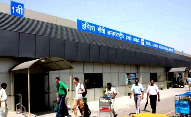 दिल्ली: आईजीआई एयरपोर्ट पर कनाडाई नागरिक के साथ लूटपाट, पर्स और क्रेडिट कार्ड ले भागा टैक्सी ड्राइवर