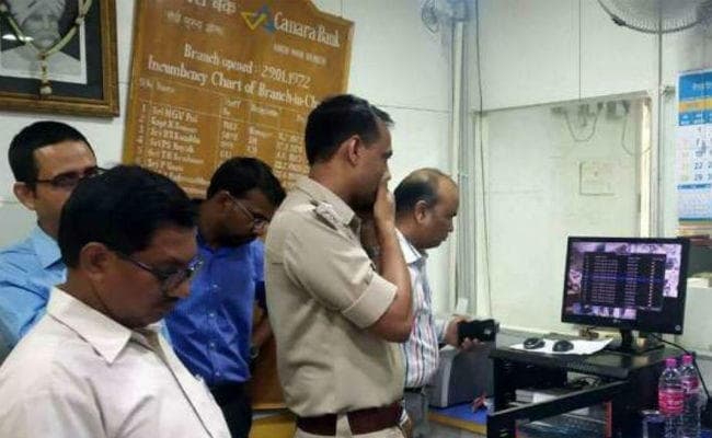 रांची : राजधानी में अपराधी बेखौफ, दिनदहाड़े केनरा बैंक से साढ़े तीन लाख की लूट
