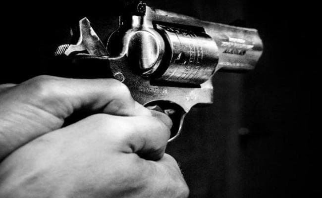 महिला ने जान जोखिम में डाल हथियार से लैस अपराधियों से बचायी अपने पति व बेटे की जान