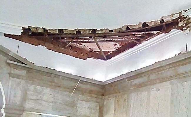 पटना हाइकोर्ट के मार्बल हॉल के गुंबद का एक हिस्सा गिरा