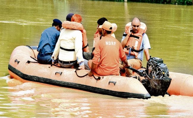 मुजफ्फरपुर : लखनदेई नदी में छह स्थानों पर टूटे तटबंध से तबाही