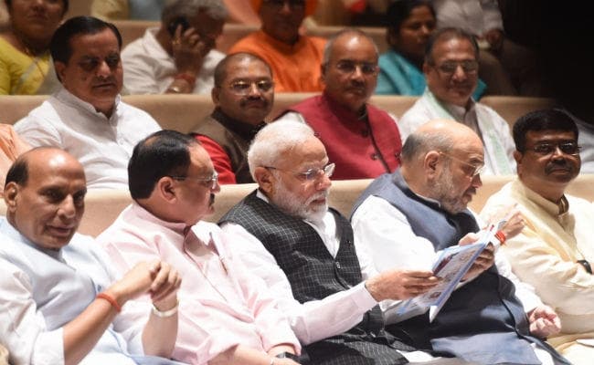 भाजपा संसदीय दल की बैठक में मोदी ने मंत्रियों की ली क्लास, बोले - रोस्टर ड्यूटी के अनुरूप संसद में उपस्थित रहें