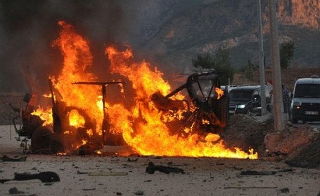 बनगांव नगरपालिका में अविश्वास प्रस्ताव को लेकर हुई बमबाजी