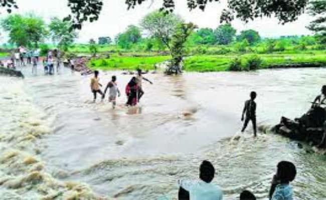 बाढ़ से मची तबाही प्रशासन संवेदनहीन