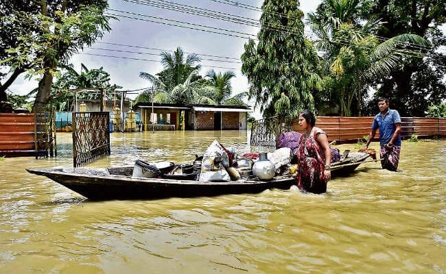 बिहार और असम में बाढ़ का कहर, 70 लाख लोग फंसे, 61 की मौत, झारखंड में 36, तो बंगाल में 50% कम हुई बारिश