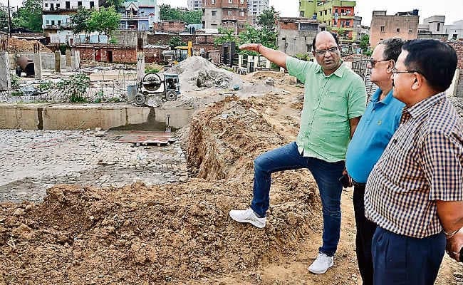 रांची : पहले केवल मीट-मुर्गा बेचनेवालों को ही बसाना था, अब सब्जी विक्रेताओं को भी जगह दी जायेगी