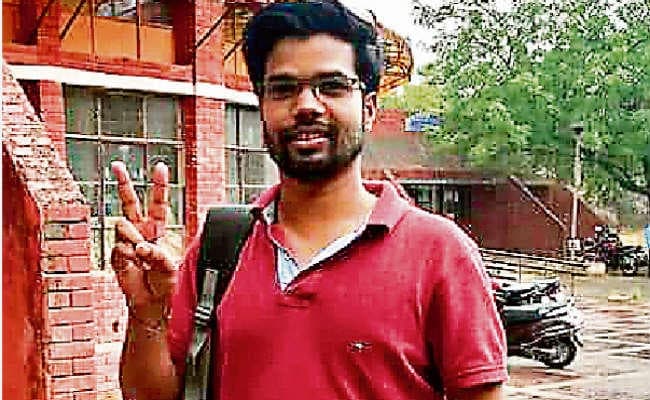 जमुई/मलयपुर : ट्रक ड्राइवर का बेटा बना जेएनयू एमफिल प्रवेश परीक्षा 2019 का टॉपर