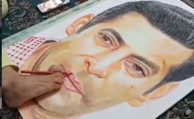 सलमान की इस फैन ने पैर से बनाई भाईजान की तसवीर, बार-बार देखा जा रहा है वीडियो