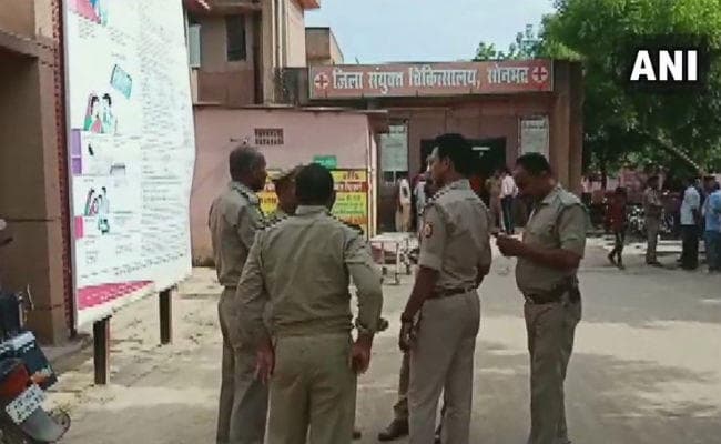 सोनभद्र : जमीन विवाद में तीन महिलाओं समेत नौ की हत्या, 19 घायल