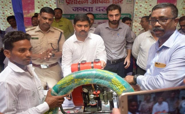 कुचाई में जनता दरबार का आयोजन, डीसी ने मौके पर किया लोगों की समस्‍याओं का निपटारा