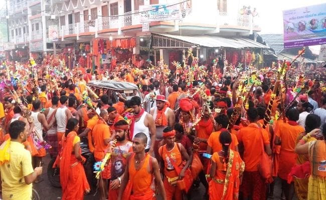 सावन की पहली फुहार के बीच डेढ़ लाख कांवरिये गये बाबाधाम