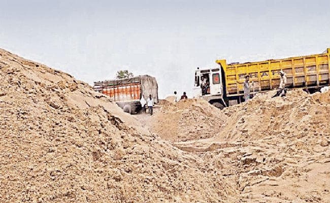 पटना जिले में रू 3200 में सौ सीएफटी मिलेगा बालू, पीले सोने के लिए सोन नदी में कभी भी गरज सकती हैं बंदूकें