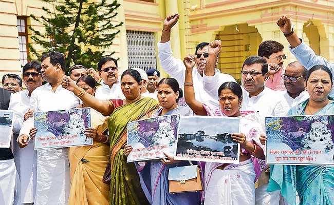 मॉनसून सत्र : दो विधायकों ने एक-दूसरे को दिखायी अंगुली बात बढ़ी, जनता के सवाल धरे ही रह गये