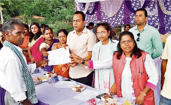 हटिया : 60 साल बाद मिली बड़ी खुशी, लटमा गांव के 46 परिवारों को मिला मालिकाना हक