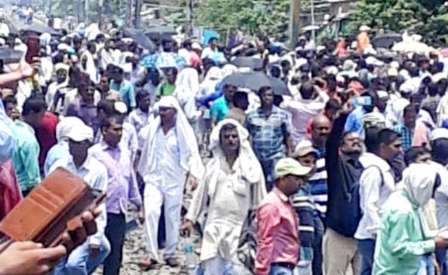 विधानसभा का घेराव करने जा रहे नियोजित शिक्षकों पर पुलिस ने किया लाठीचार्ज, कई घायल, शिक्षा मंत्री बोले...