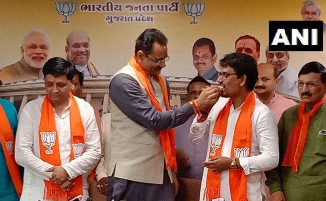 गुजरात : कांग्रेस के पूर्व विधायक अल्पेश ठाकोर, धवल सिंह जाला भाजपा में शामिल