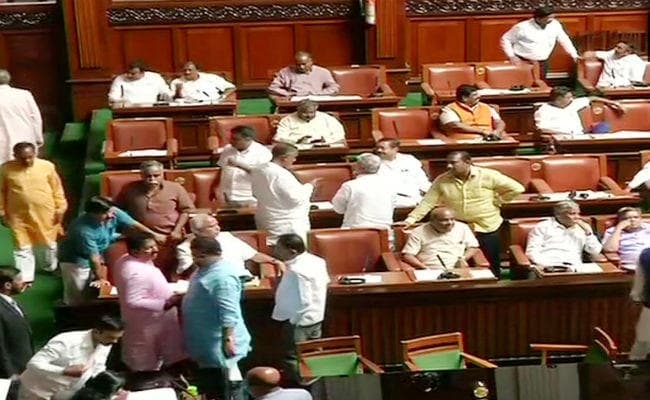 कर्नाटक कांग्रेस ने भाजपा पर विधायकों को अगवा करने का आरोप लगाया