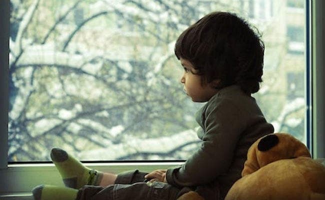 हैवानियत : रेलवे लाइन के पास मिला तीन साल का बच्चा, बंधे थे हाथ-पांव और मुंह