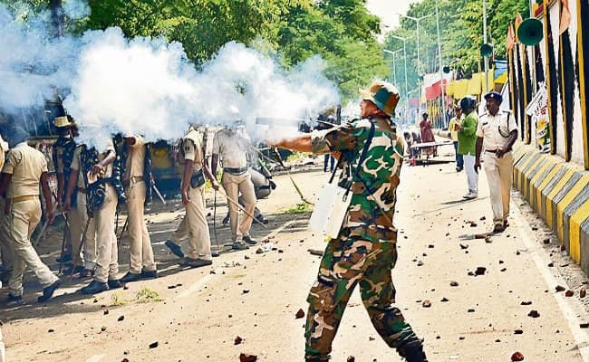 पटना :शिक्षकों पर बरसीं लाठियां, पुलिसकर्मियों पर पत्थर, लाठीचार्ज के खिलाफ आज फूकेंगे पुतला