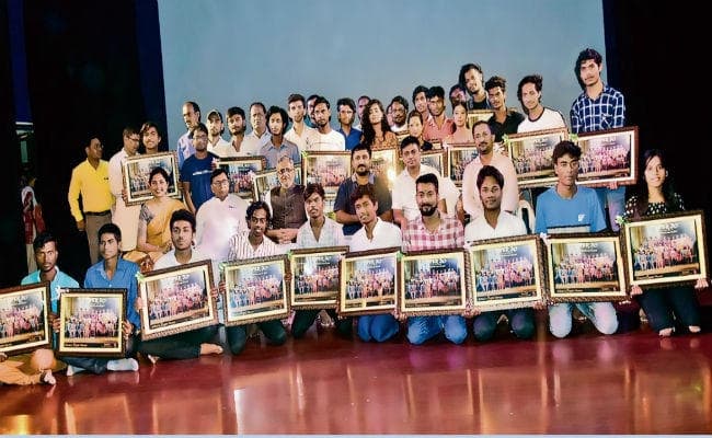 ‘सुपर 30’ ने बढ़ाया बिहार का मान, उपमुख्यमंत्री ने बाल कलाकारों को किया सम्मानित