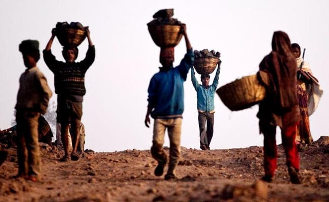 श्रमिकों को न्यूनतम वेतन की सौगात दे सकती है नरेंद्र मोदी सरकार, जानें क्या है खास