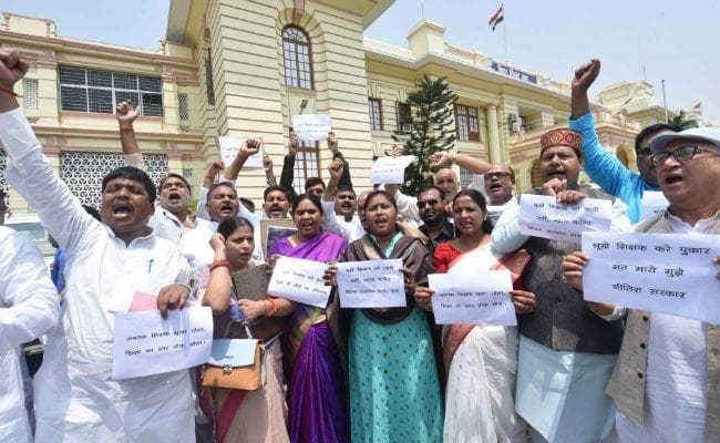 मॉनसून सत्र : दोनों सदनों में गूंजा शिक्षकों पर लाठीचार्ज का मामला, सदन बाधित, राबड़ी देवी ने कहा...