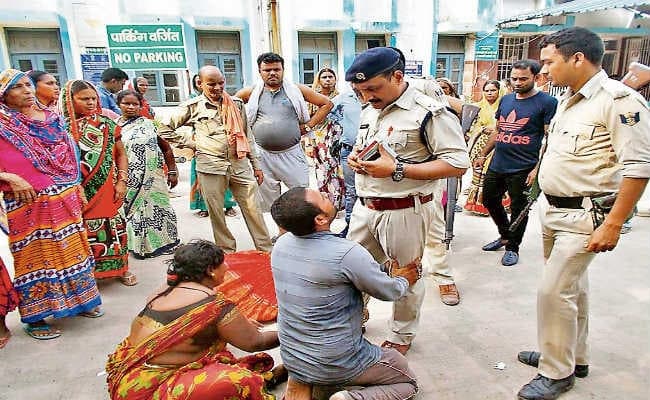 छपरा में पशु चोरी करने के आरोप में तीन युवकों की पीट-पीट कर हत्या