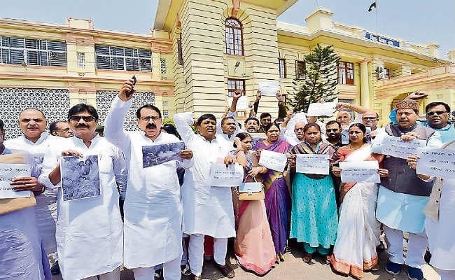 दोनों सदनों में हंगामा, नहीं चली विधानसभा की पहली पाली