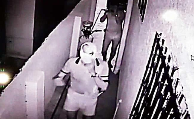 चड्डी बनियान गिरोह ने रिटायर्ड प्रोफेसर के घर से 10 लाख रुपये के जेवरात लूटे