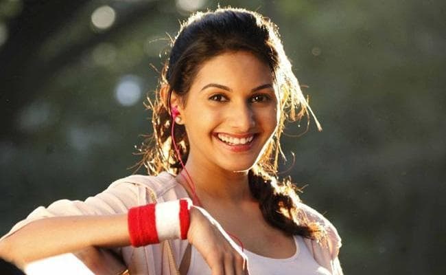 अमायरा दस्तूर ने की अपनी फीस में कटौती