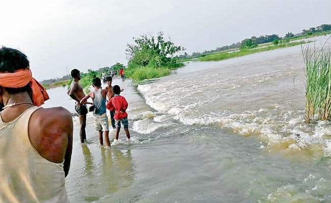 2017 में आयी बाढ़ से अभी नहीं उबरे थे किसान: कर्ज भी नहीं हुआ था चुकता, फिर हुए बर्बाद