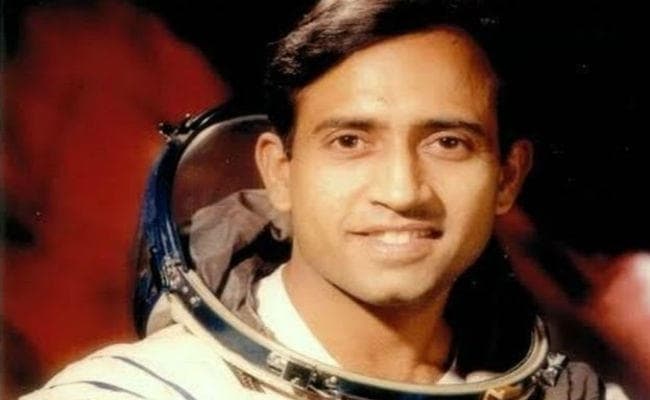 अंतरिक्ष से आयी आवाज: ''सारे जहां से अच्‍छा हिंदुस्‍तान हमारा'', तालियों की गड़गड़ाहट से गूंज उठा शहर और गांव