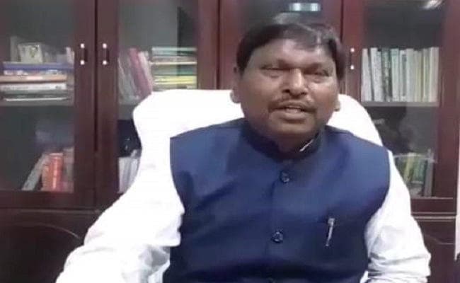 #SonbhadraMassacre : आदिवासी मामलों के मंत्री अर्जुन मुंडा सोशल मीडिया पर क्यों हुए ट्रोल