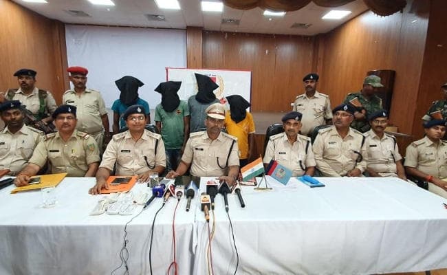 झारखंड में पांच पुलिसकर्मियों को मौत के घाट उतारने वाले नक्सली दस्ते के 4 सदस्य गिरफ्तार
