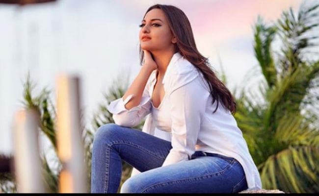 सोनाक्षी सिन्‍हा का खुलासा- बॉलीवुड सेलेब्रिटी को कर चुकी हैं डेट