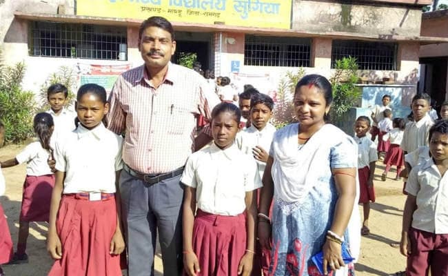 मांडू राउमवि की दो छात्राओं को खेल कूद एवं युवा कार्य निदेशालय झारखंड सरकार ने लिया गोद