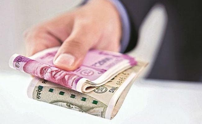 चीन से पनडुब्बी का ठेका मिलने का नाम पर पड़ोसी को लगाया 29 लाख का चूना, अब...