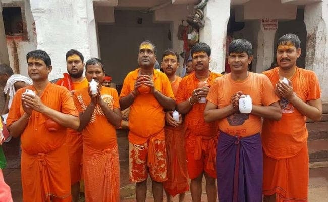 प्रशासन का दावा : शनिवार को 1.28 लाख जलार्पण