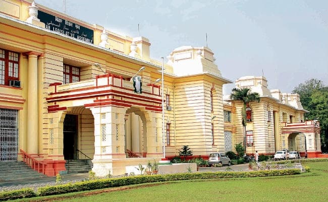 अगले साल खाली होंगी विधान परिषद की 27 सीटें