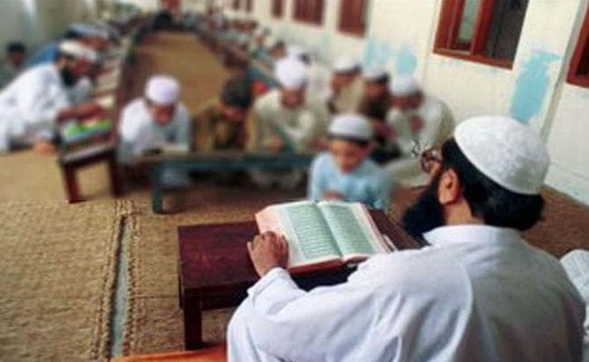 UP: राष्ट्रीय बाल आयोग के फरमान से उलेमाओं में खलबली, मदरसों से गैर मुस्लिम बच्चों को निकालने का आदेश जारी