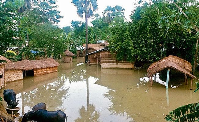 बाढ़ से तबाही: नये इलाकों में घुसा बाढ़ का पानी, कई घर जलमग्न