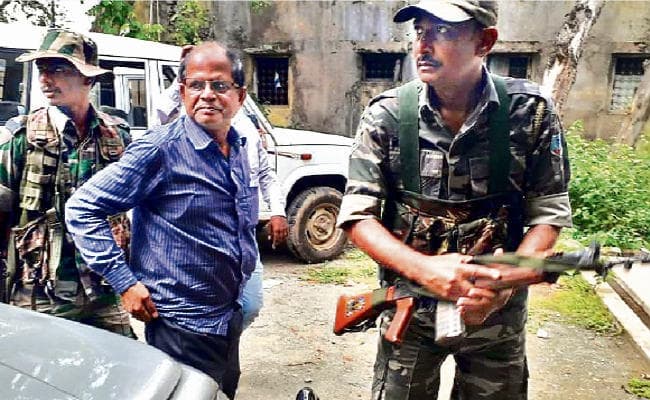 चाईबासा : 20 हजार रिश्वत लेते इइ गिरफ्तार