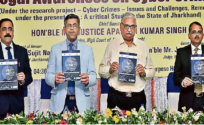 रांची : जस्टिस अपरेश कु सिंह ने कहा डिजिटल जागरूकता से ही खत्म होगा साइबर क्राइम