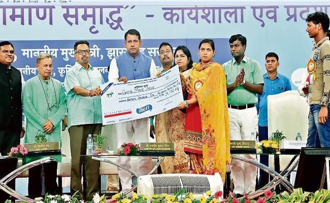 रांची के डेयरी प्लांट की प्रोसेसिंग क्षमता 2.5 लाख लीटर प्रतिदिन होगी : मंत्री रणधीर सिंह