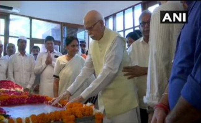 शीला दीक्षित को कांग्रेस मुख्यालय में दी गई श्रद्धांजलि