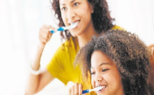 रोजाना दो बार करें ब्रश नहीं तो पड़ जाएंगे फेरे में