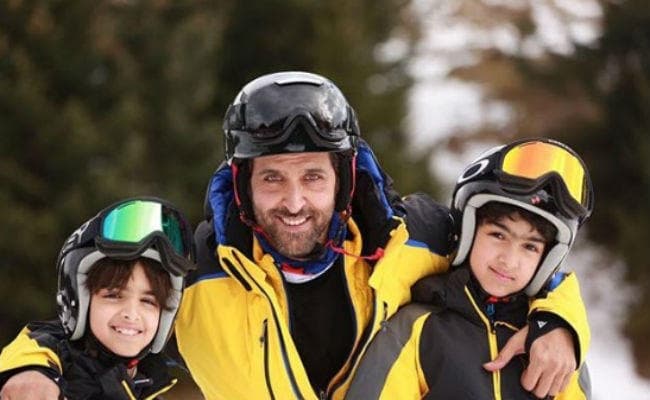 बोले रितिक रोशन- जानवर हमें सिखाते हैं खुश रहना