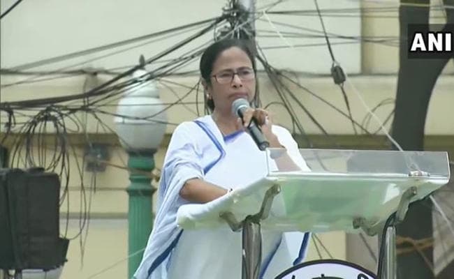 21 July Shahid Dibas : ममता ने शहीदों को याद किया, लोगों से लोकतंत्र ‘बचाने’ का किया आह्वान