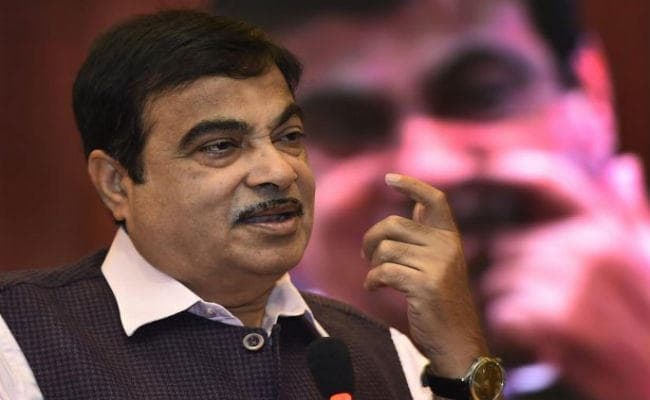 बोले गडकरी - हाइवे प्रोजेक्ट के लिए 2024 तक 1.25 करोड़ रुपये का लोन देगी एलआईसी