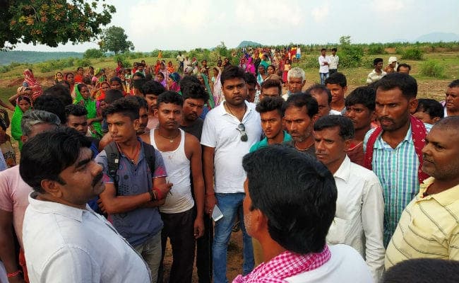 लातेहार : हरखा में कचरा प्रबंधन प्लांट का विरोध, विधायक ने कहा- विधानसभा में उठेगा मामला